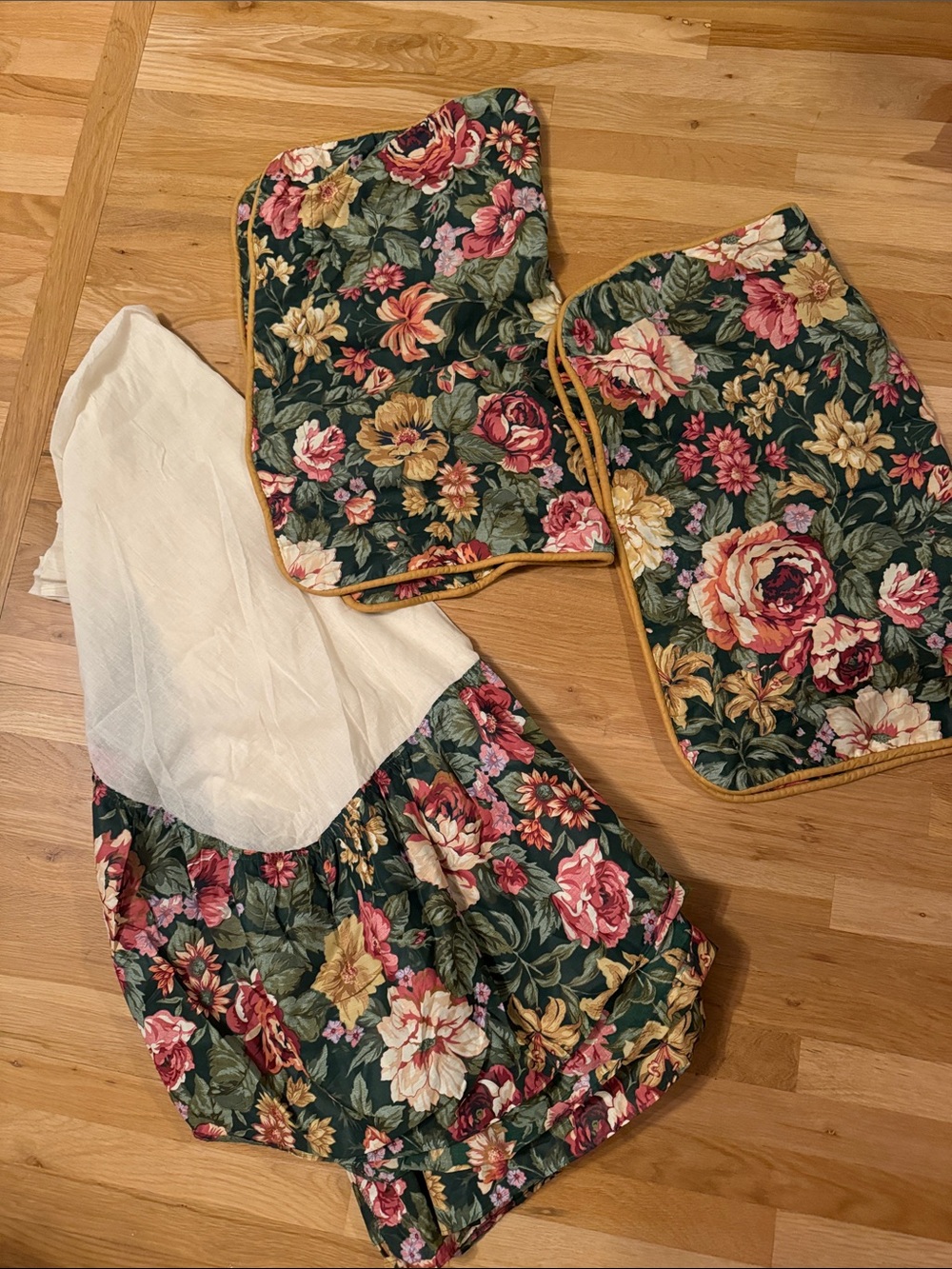 Vintage Floral Print Green Floral 2/ Pillow Case and Bedskirt /